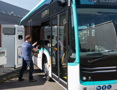 Amber-2-comeca-e-mobility-vehicles-charging-bus-1
