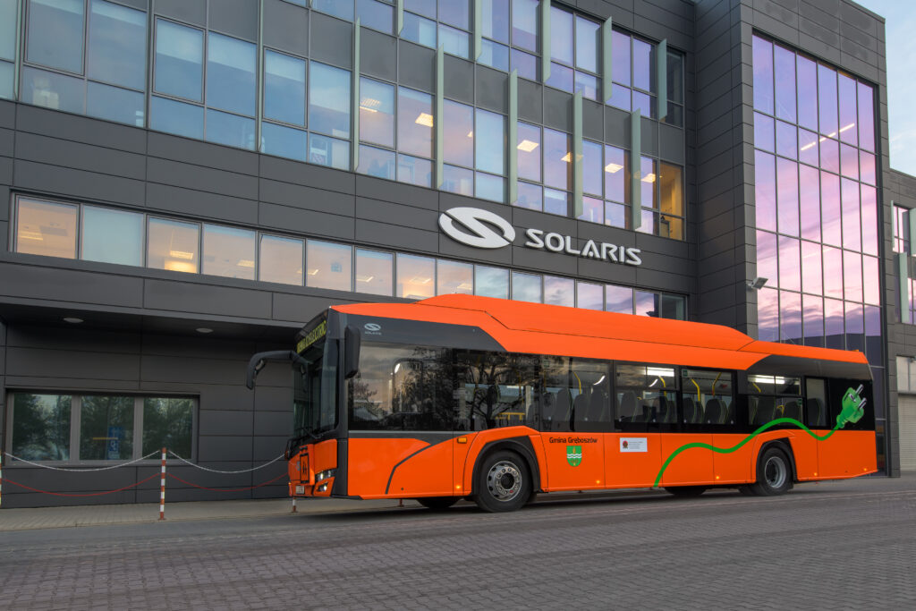 Electric Solaris Buses to Bring Children to School in Another Five Communes