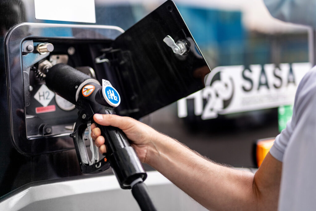 Refuelling a Solaris Urbino hydrogen bus