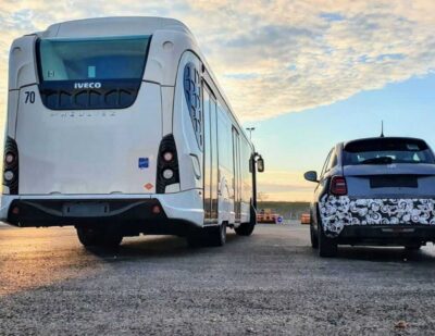 Arena-of-the-future-Electreon-powers-Fiat-500-Stellantis-and-Iveco-bus