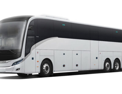 UK: Pelican to Launch Tri-Axle Electric Coach in 2024