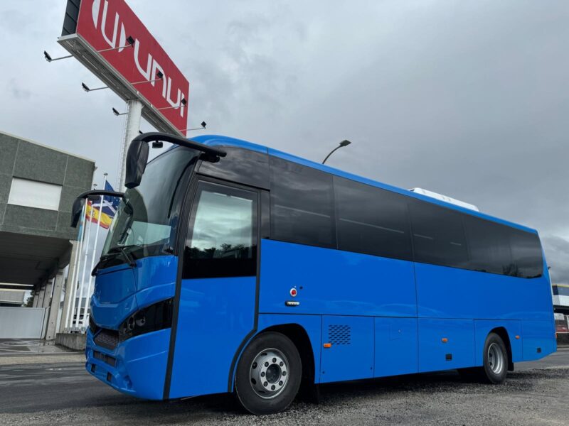 Coachtraders: DAF XB UNVI L24 midicoach new launch