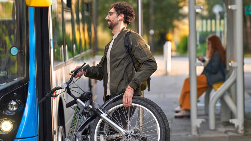 Cross-river cycle shuttle bus for cyclists to safely travel through tunnel