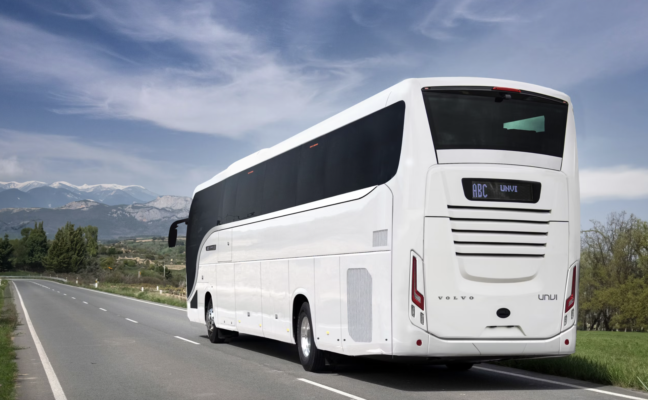 Volvo Buses and UNVI announce new full-size coach for UK & Ireland