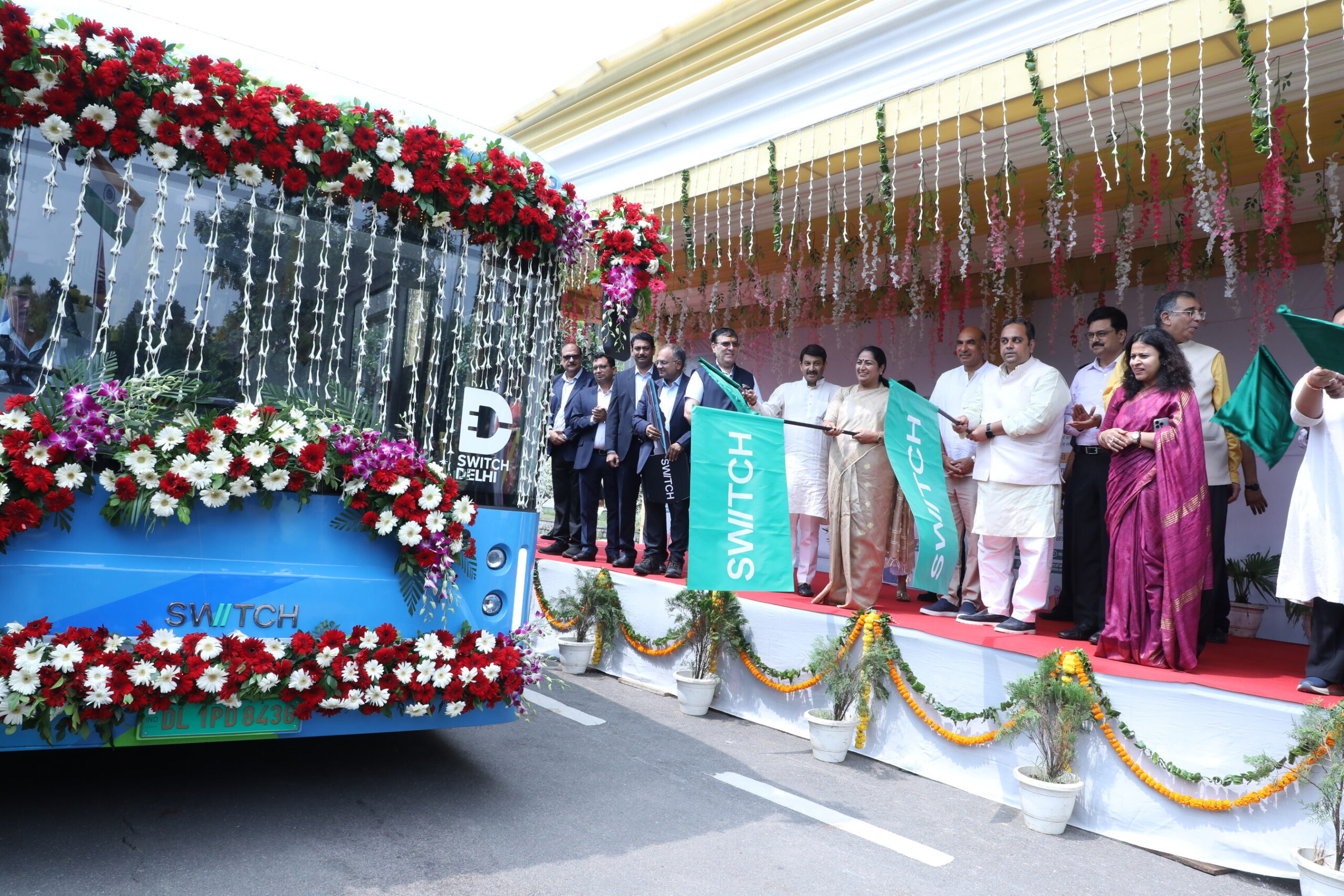 SWITCH Mobility Flags Off the First Batch of SWITCH EiV12 – Low Floor Electric City Buses for the Department of Transport, Delhi