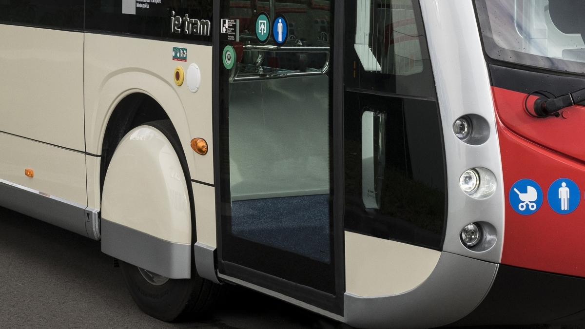 New 028e 1-leaf sliding door: compact design, maximum flow