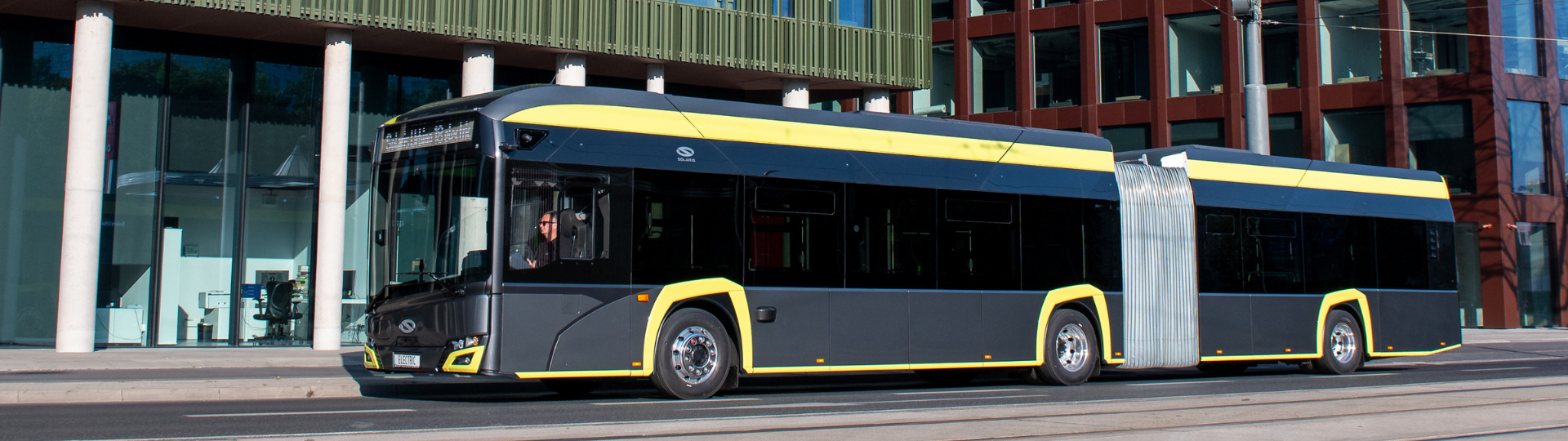 A Solaris Urbino 18 bus