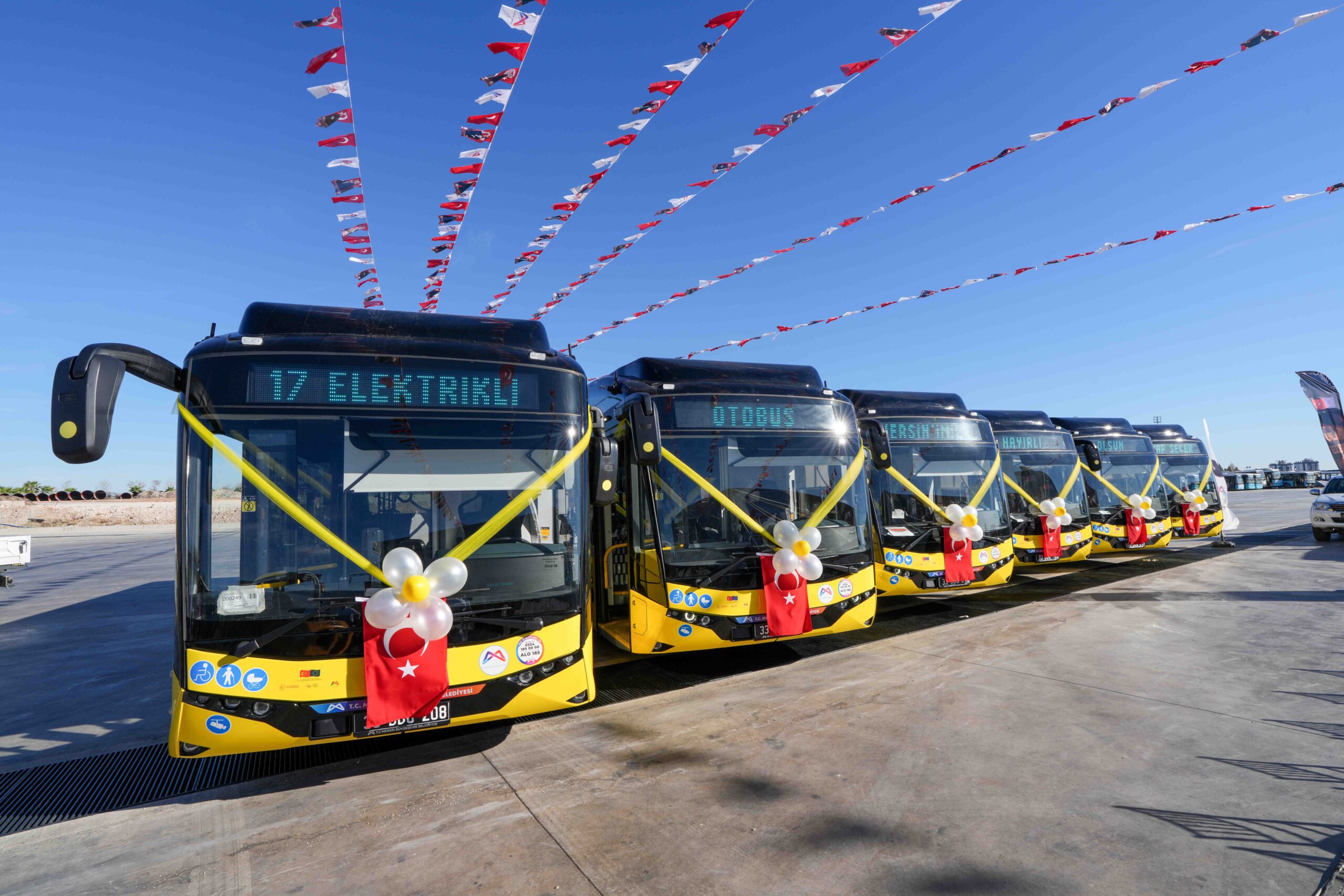 A lineup of Karsan e-ATA buses