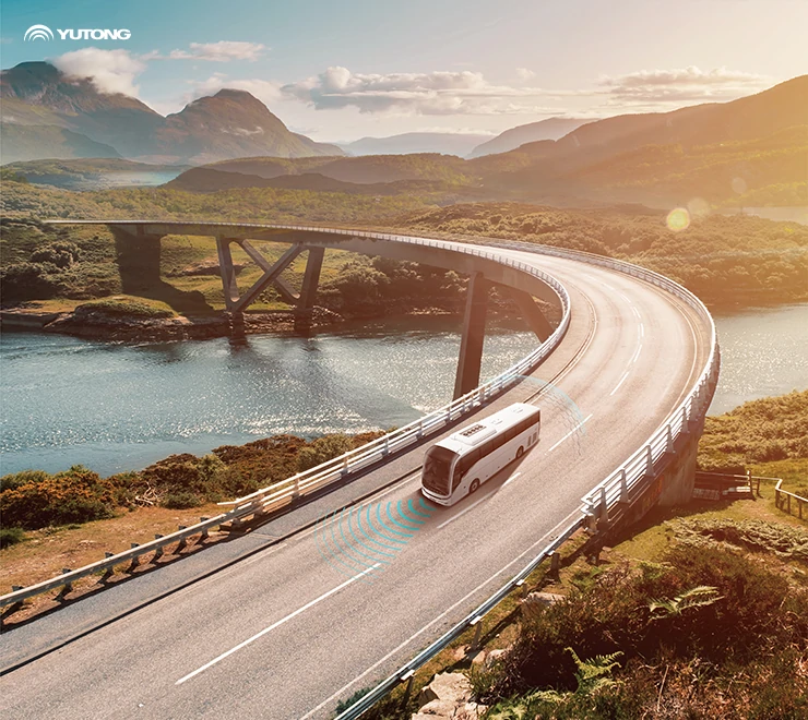 Yutong left-hand drive diesel coach T12 debuts