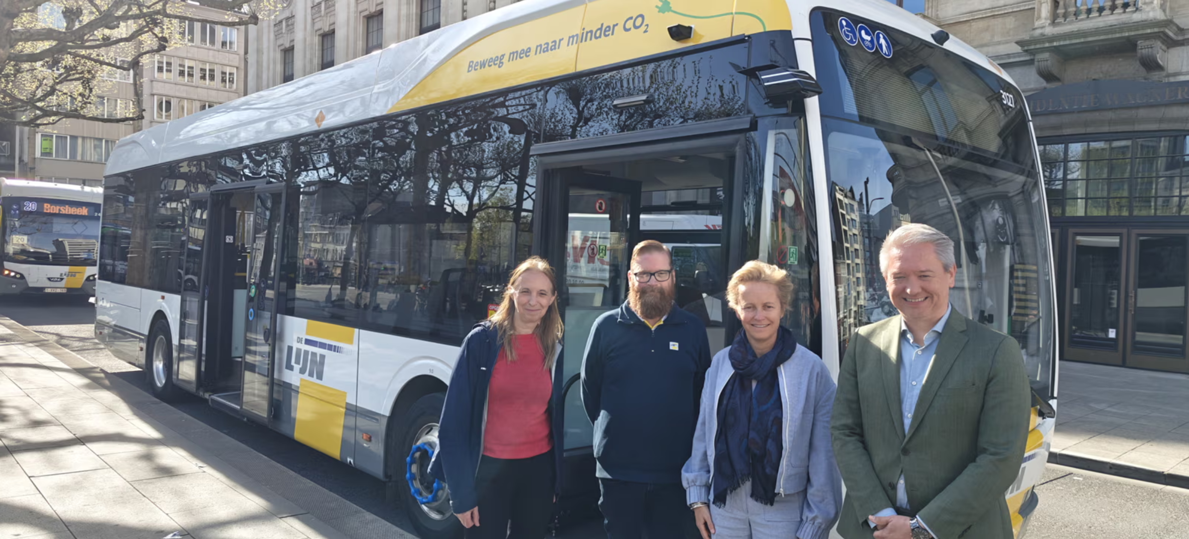 De Lijn Director-General Ann Schoubs, bus driver Michael Ameye, Flemish Minister of Mobility Annick De Ridder and FBAA CEO Pieter Van Bastelaere