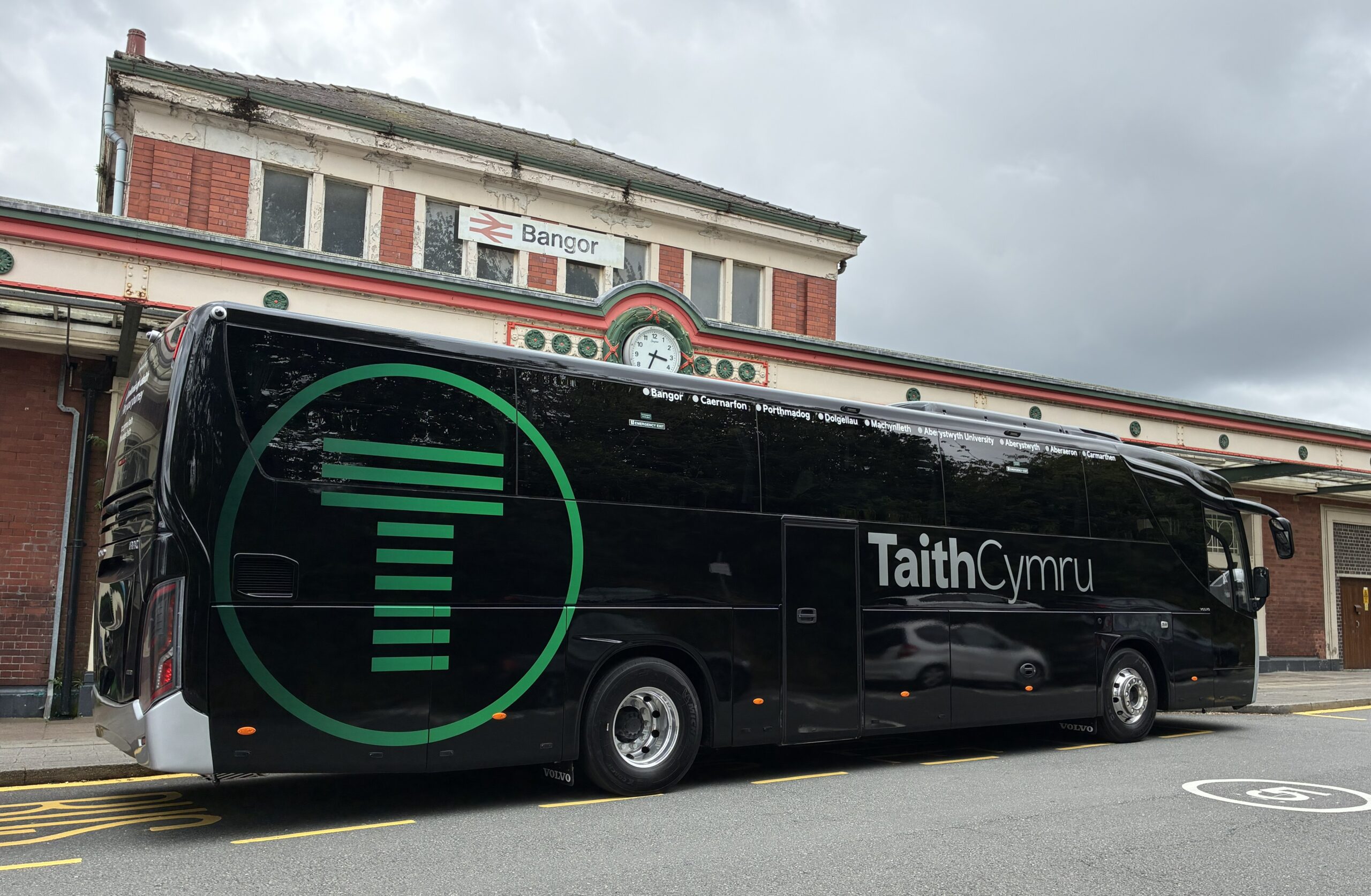 TaithCymru coach outside Bangor train station