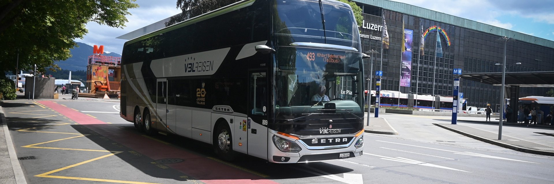 The new double-decker bus connects Lucerne and Uri